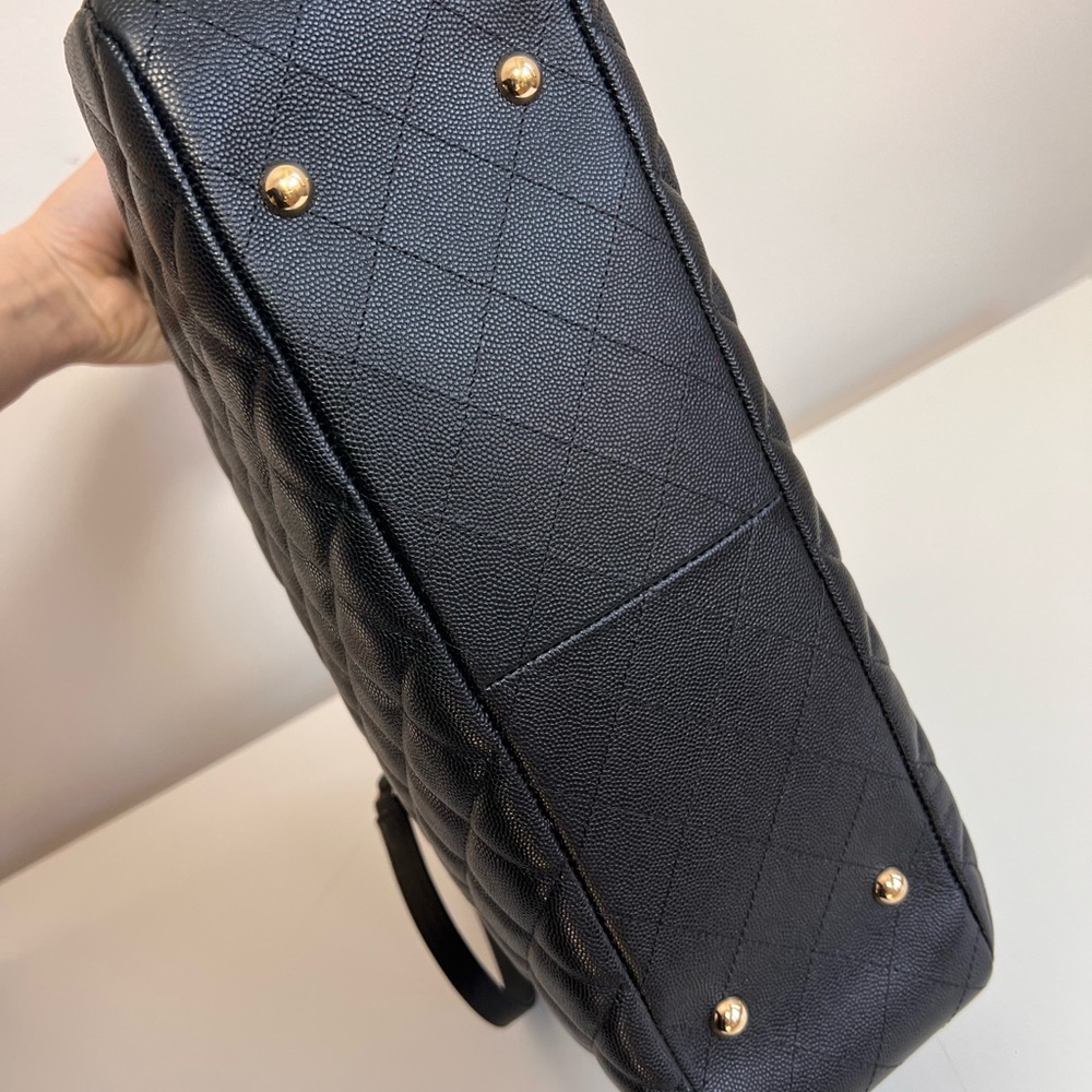 Chanel Timeless Caviar Leather Classic Tote - Picture 2 of 16